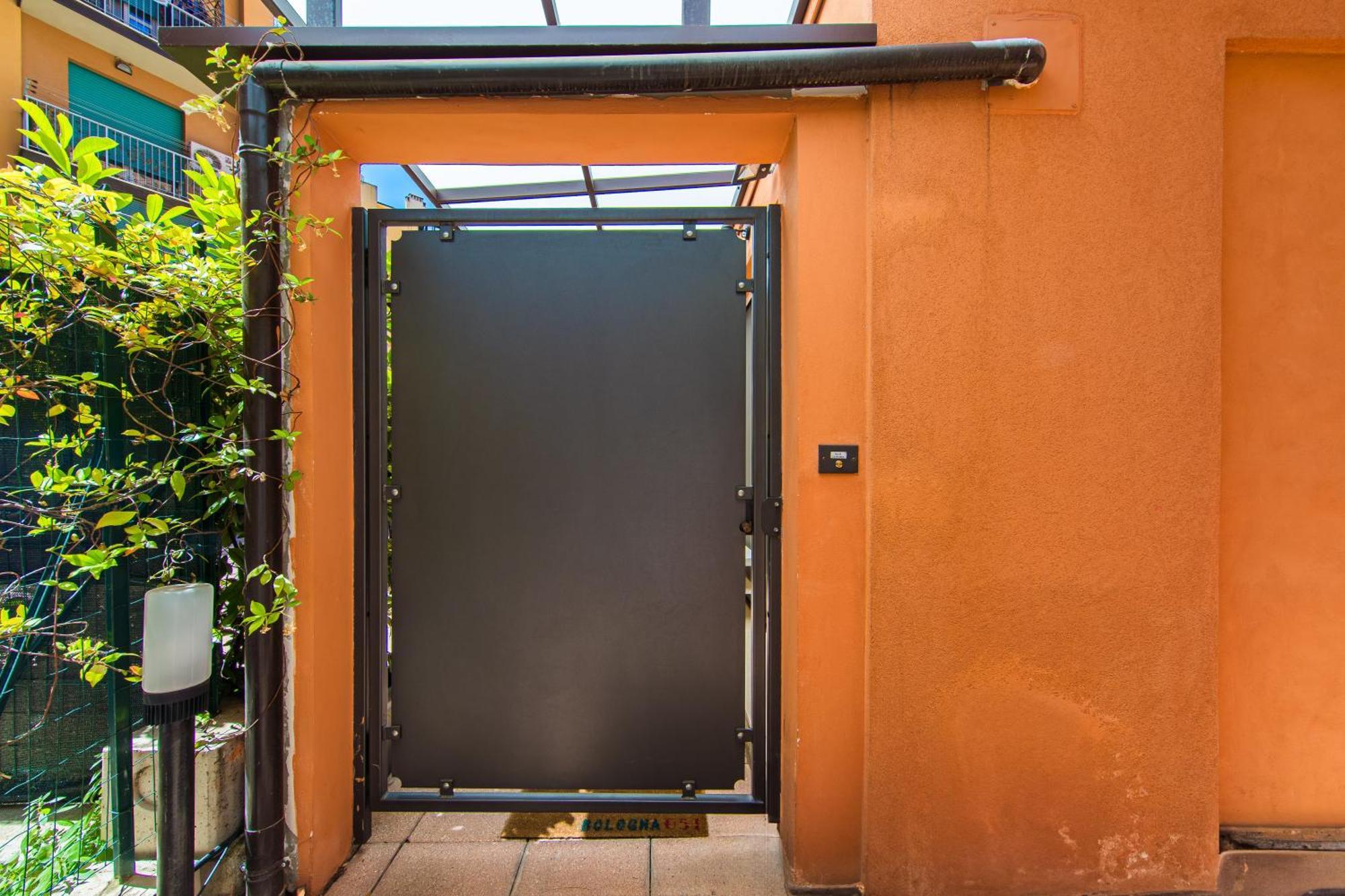 Nettuno Apartment - Private Garden In Bologna Center Exterior photo